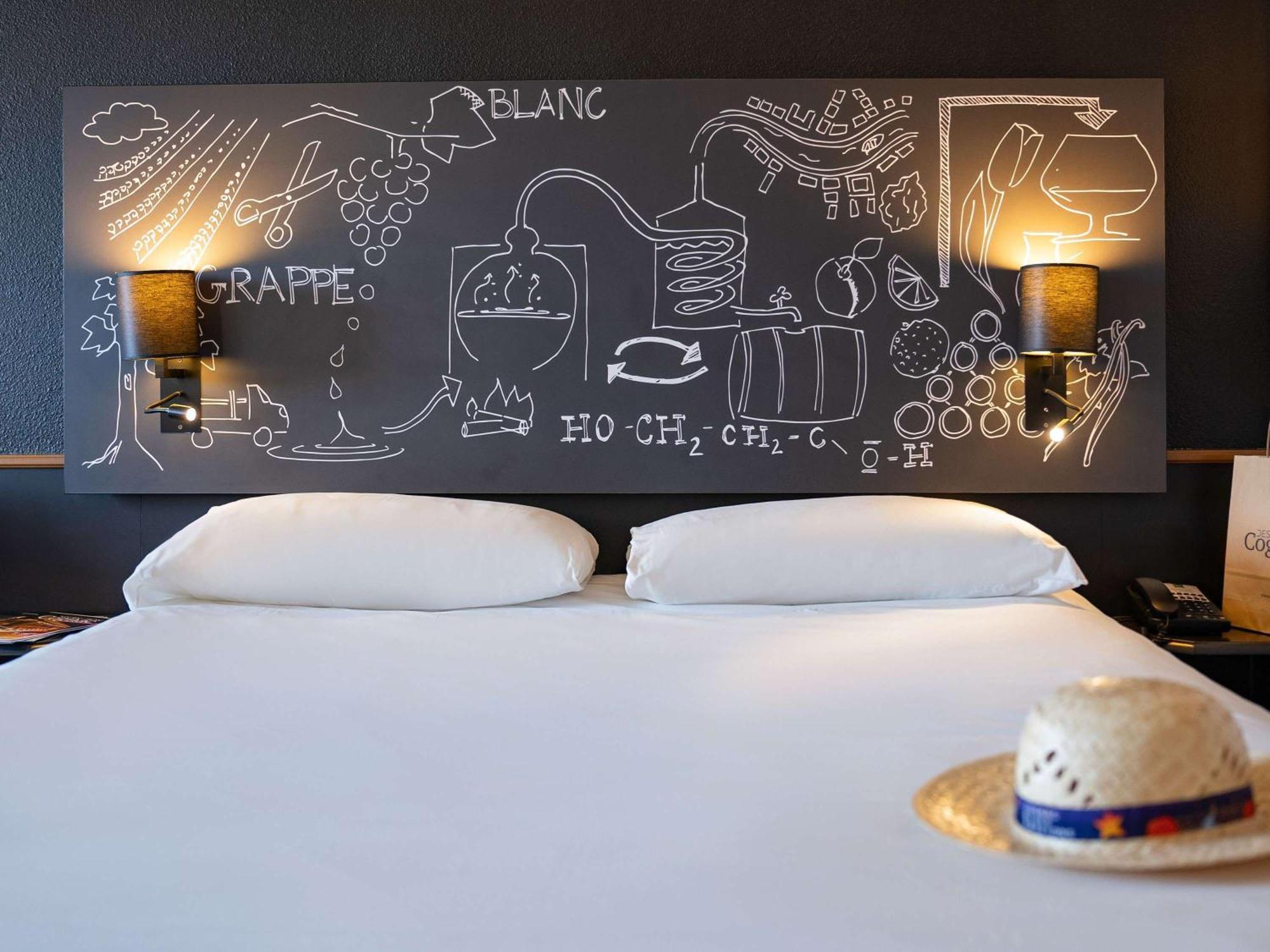 Ibis Styles Cognac Hotel Chateaubernard Exterior photo