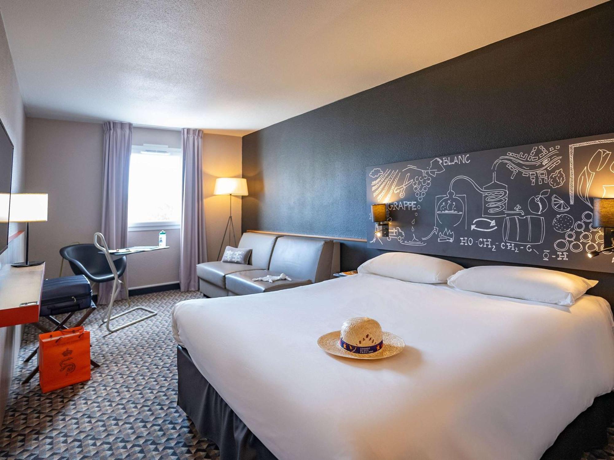 Ibis Styles Cognac Hotel Chateaubernard Exterior photo