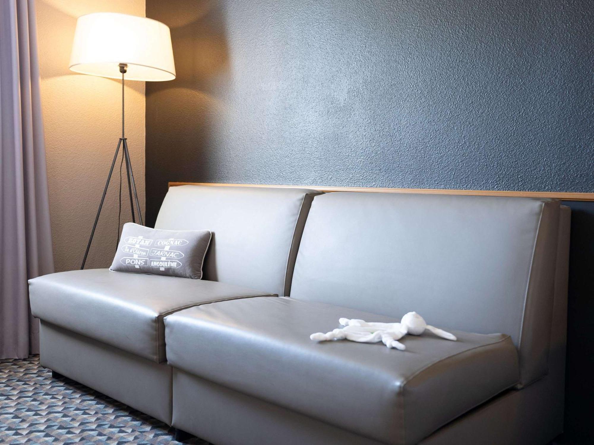 Ibis Styles Cognac Hotel Chateaubernard Exterior photo